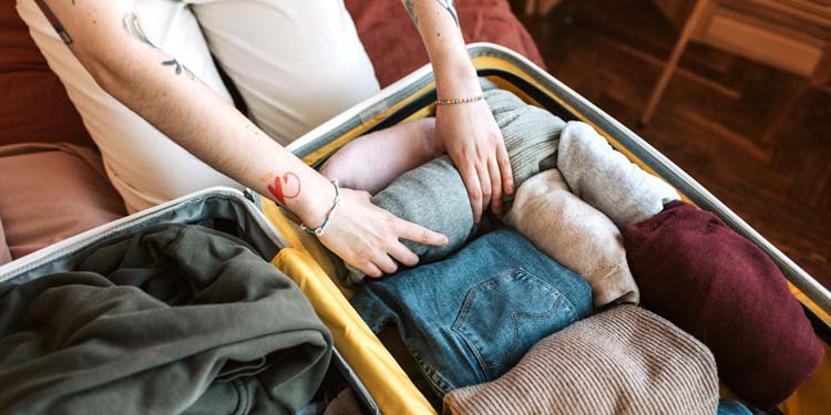 Traveling Without Wrinkles? Secrets of How to Store Clothes Properly in a Suitcase