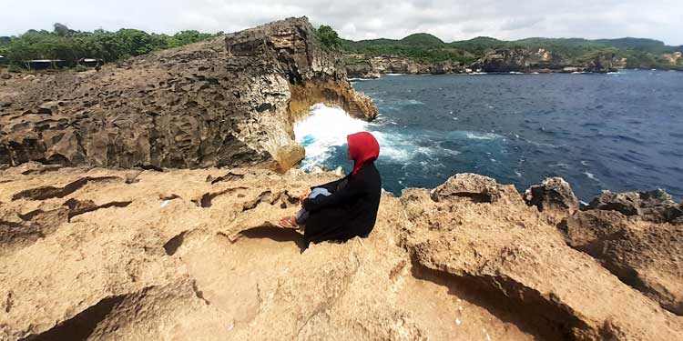 Adventure tourism spots in Nusa Penida, Bali are challenging and enchanting